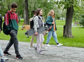 Normal_basisschoolleerlingen_bezoeken_historisch_centrum_franeker